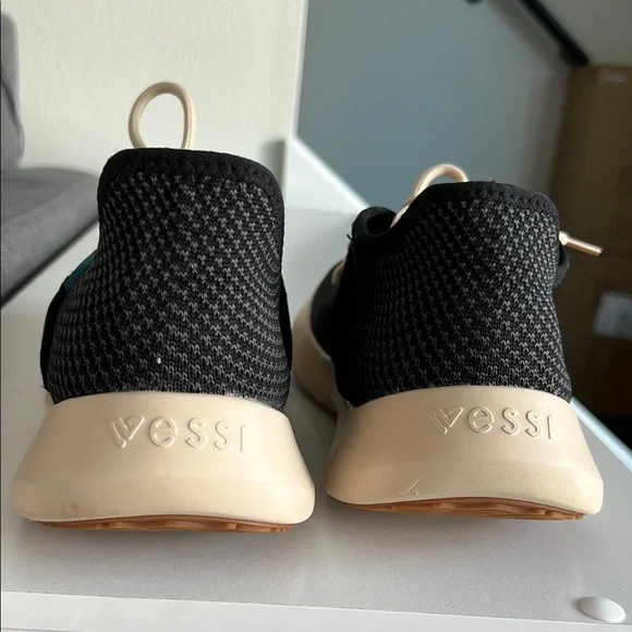 EUC • Vessi Everyday Classic - Midnight Black on Off White • Women’s US 7 - Picture 5 of 13